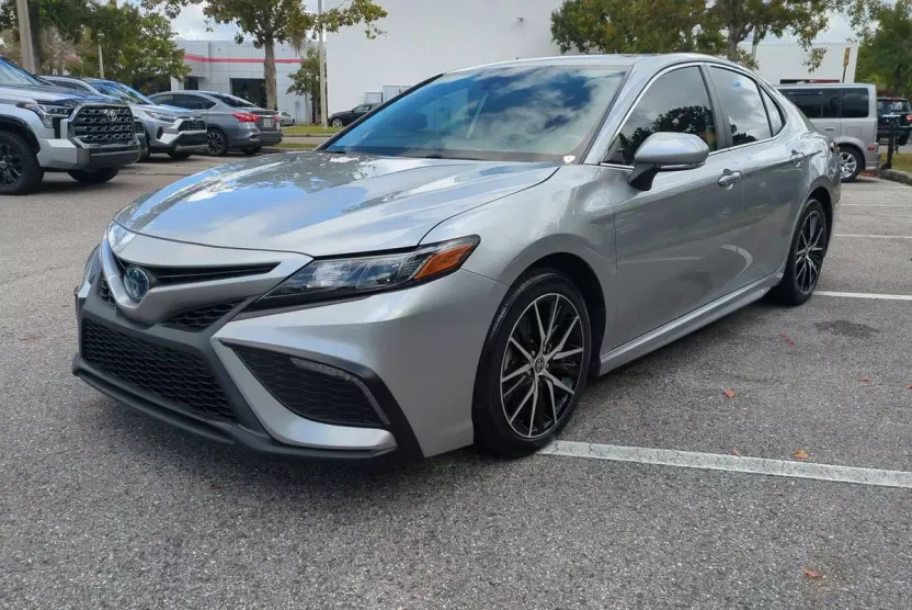 2023 Toyota Camry Hybrid SE photo 1