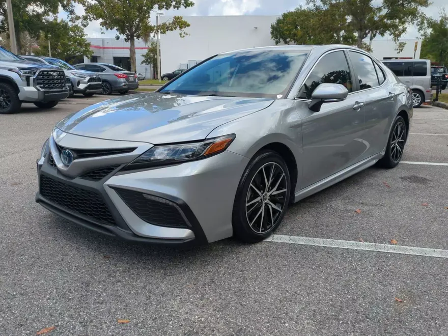 2023 Toyota Camry Hybrid SE photo 1