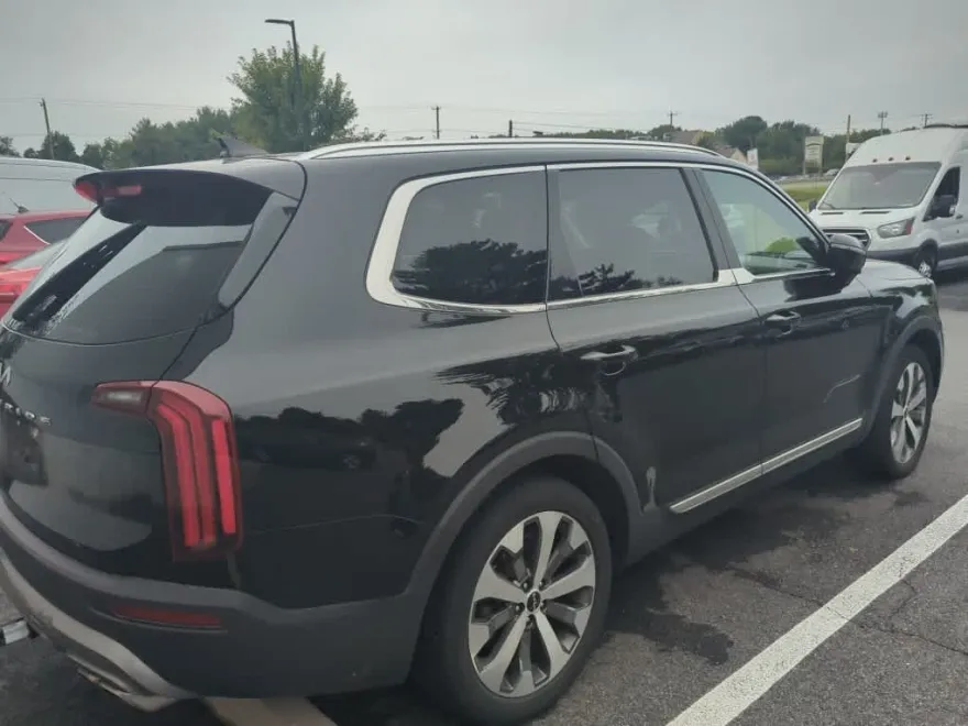 2022 Kia Telluride EX photo 1