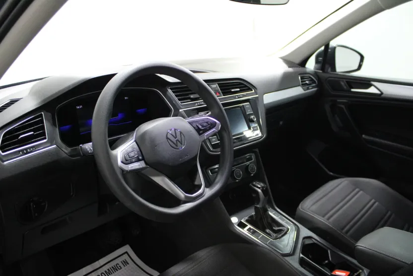 2023 Volkswagen Tiguan S photo 1