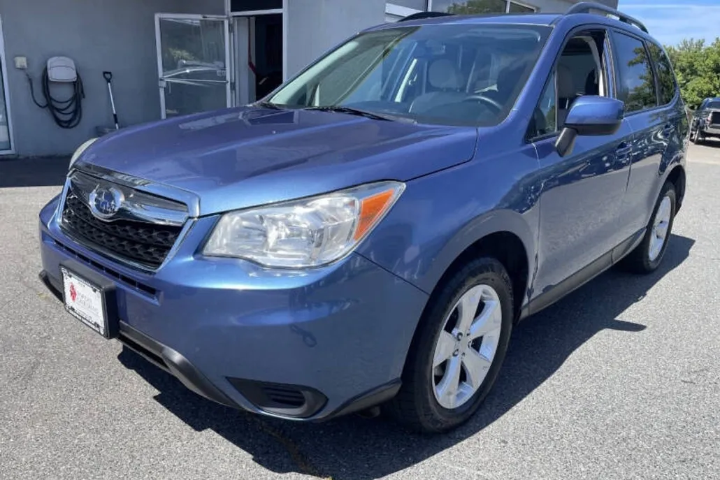 2015 Subaru Forester 2.5i Premium photo 1