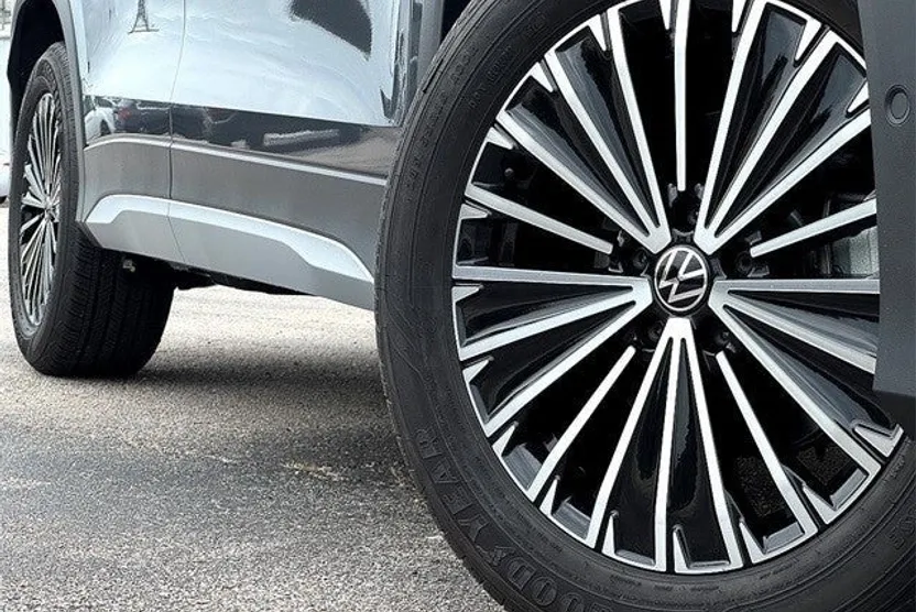 2025 Volkswagen Tiguan S photo 1