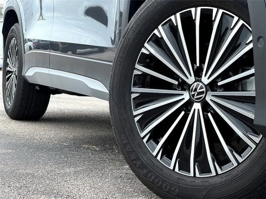 2025 Volkswagen Tiguan S photo 1