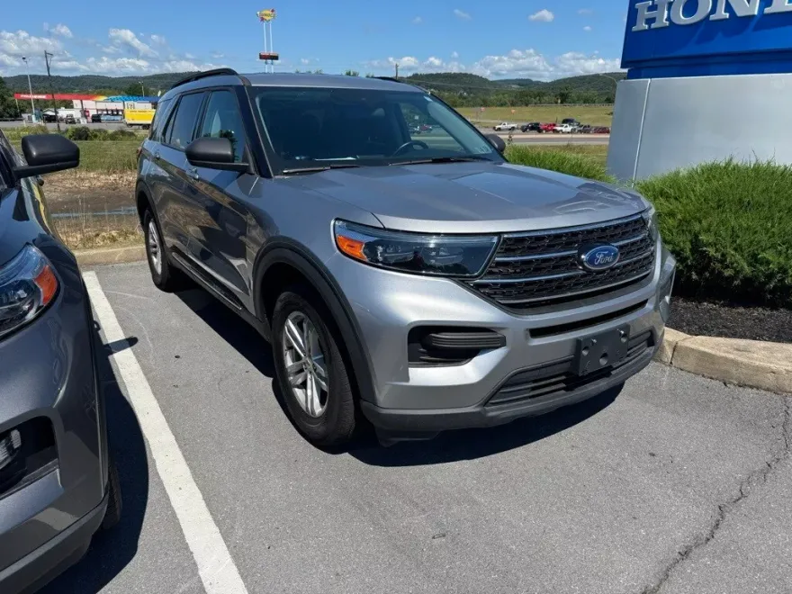 2021 Ford Explorer XLT photo 1