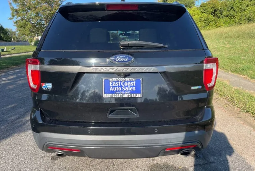 2017 Ford Explorer XLT photo 1