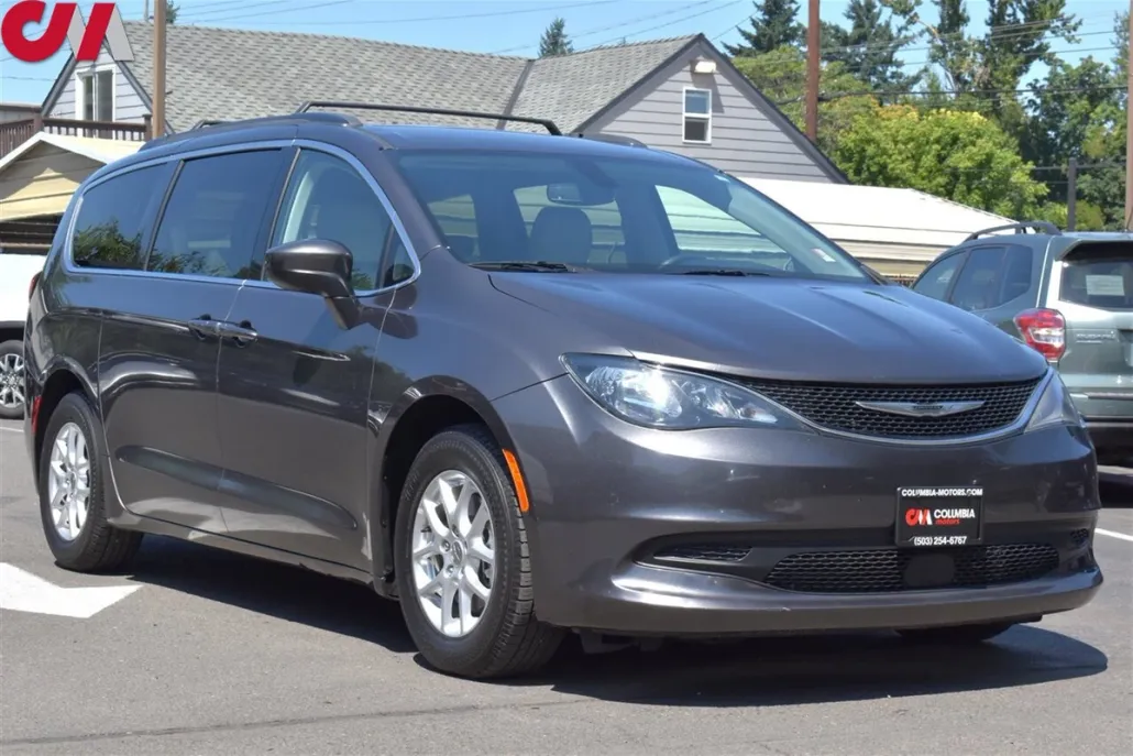 2021 Chrysler Voyager LXi photo 1