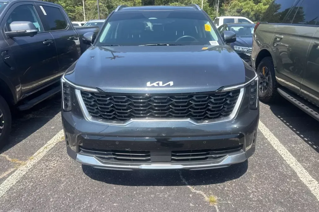 2024 Kia Sorento S photo 1