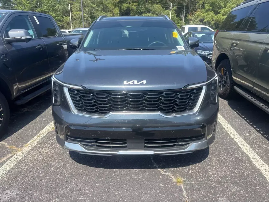 2024 Kia Sorento S photo 1
