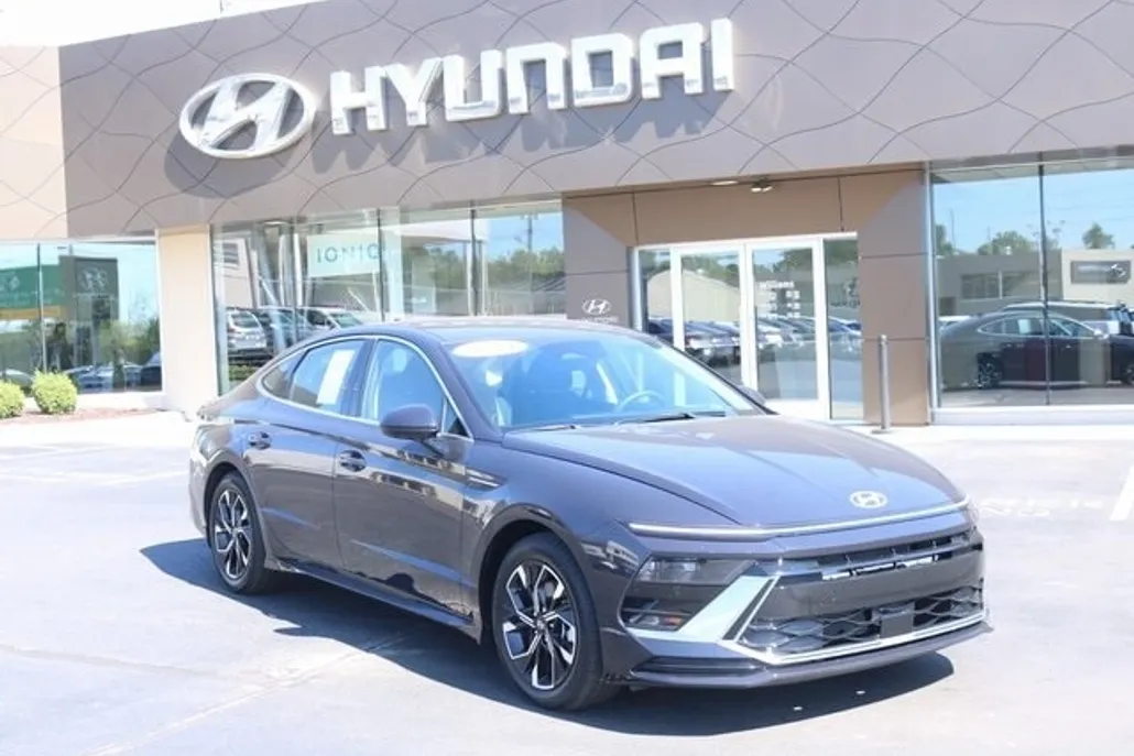 2024 Hyundai Sonata SEL photo 1