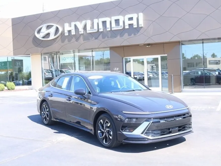 2024 Hyundai Sonata SEL photo 1