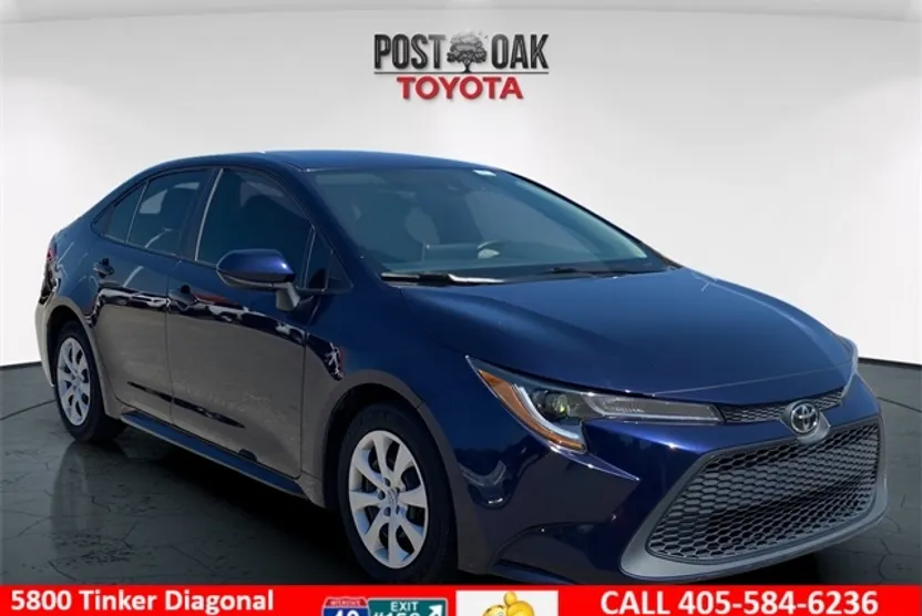 2021 Toyota Corolla LE photo 1