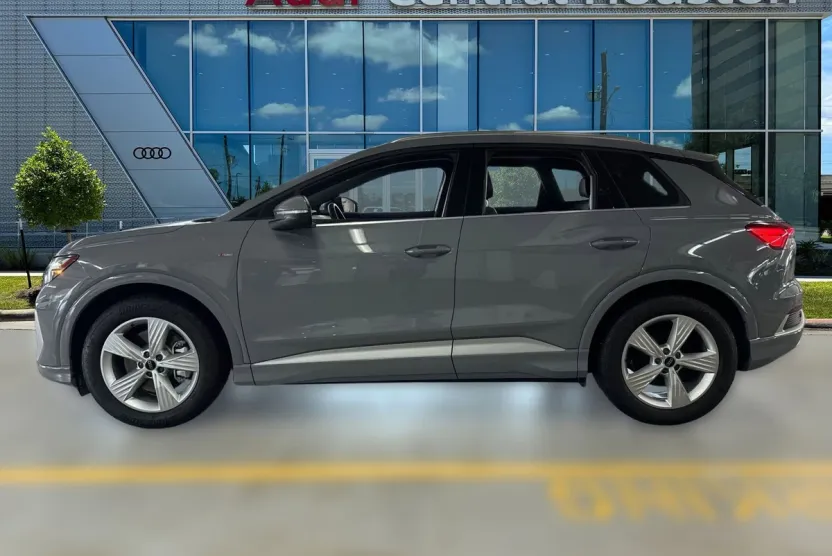 2024 Audi Q4 E-tron Premium photo 1