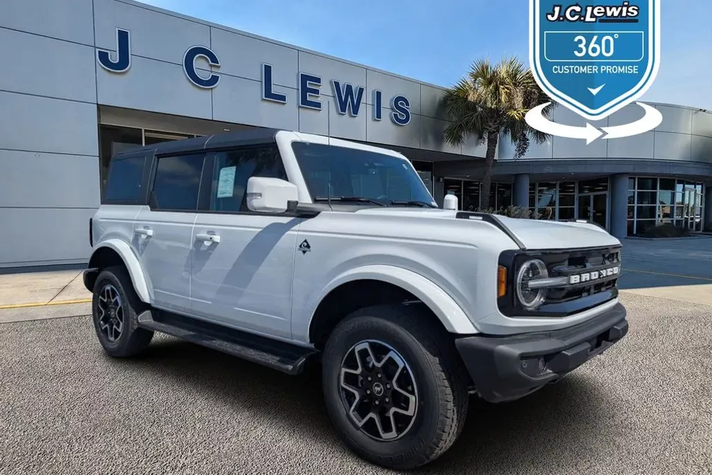 2025 Ford Bronco Outer Banks photo 1
