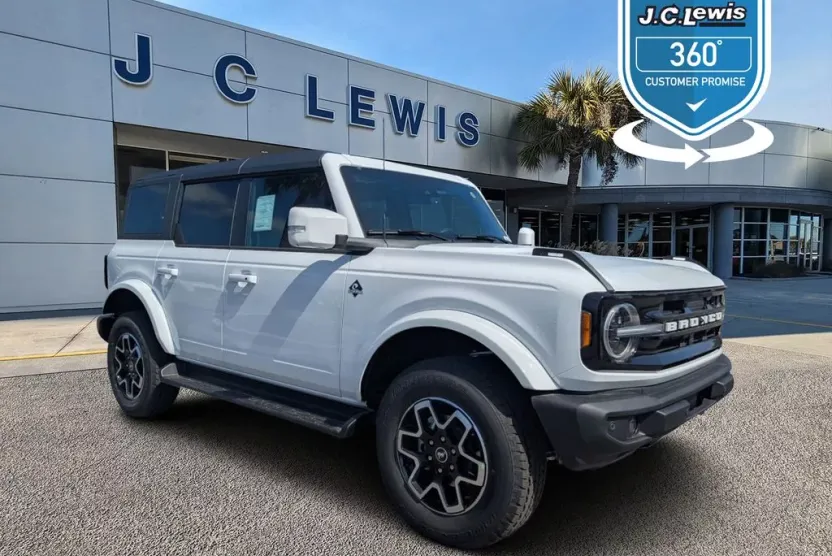 2025 Ford Bronco Outer Banks photo 1
