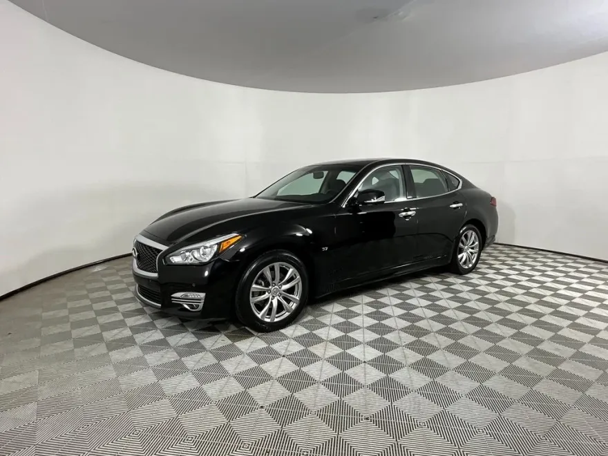 2019 Infiniti Q70 3.7 Luxe photo 1