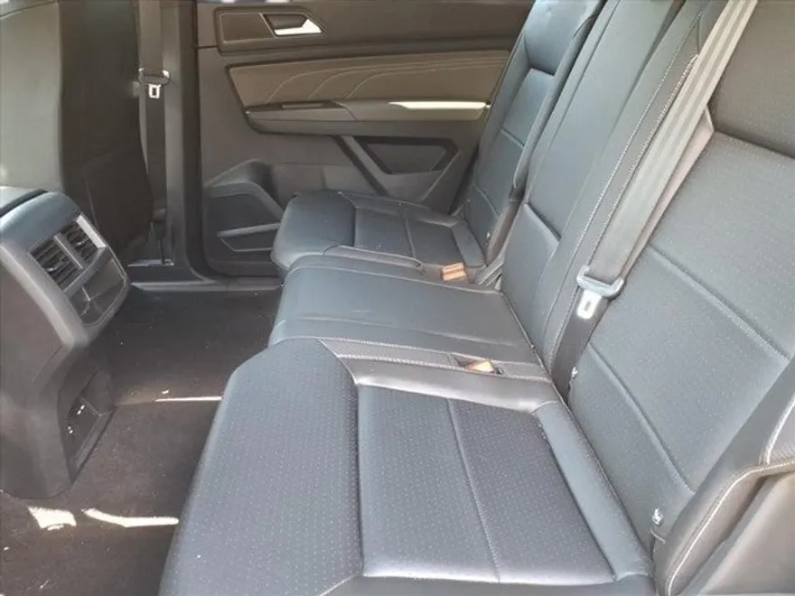 2022 Volkswagen Atlas Cross Sport V6 SE Technology photo 1