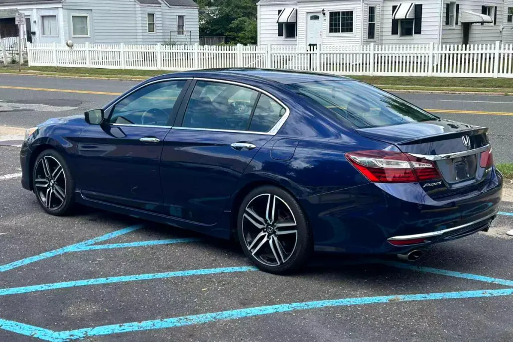 2017 Honda Accord Sport photo 1