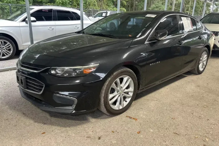 2017 Chevrolet Malibu 1LT photo 1