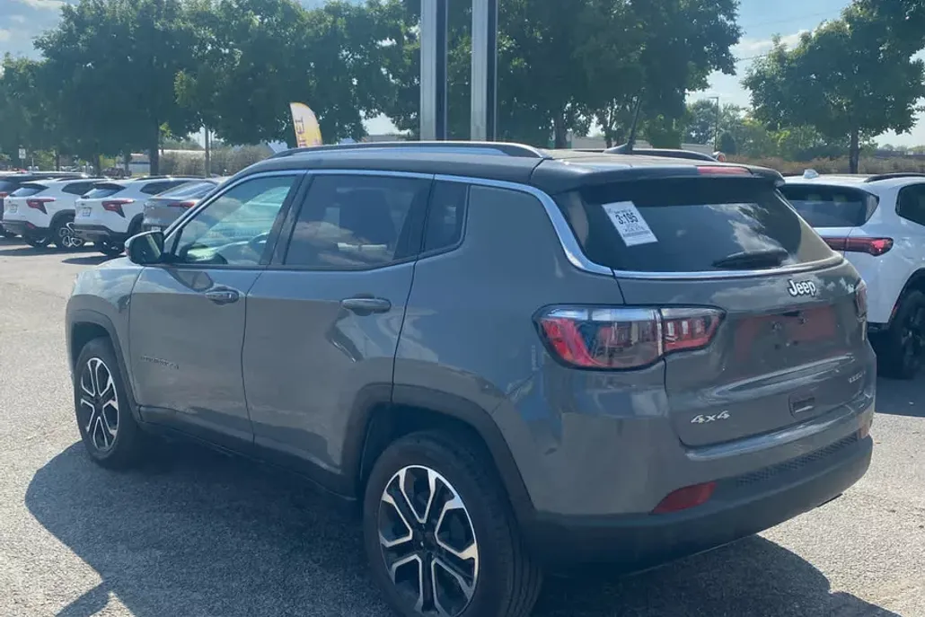 2022 Jeep Compass Limited photo 1