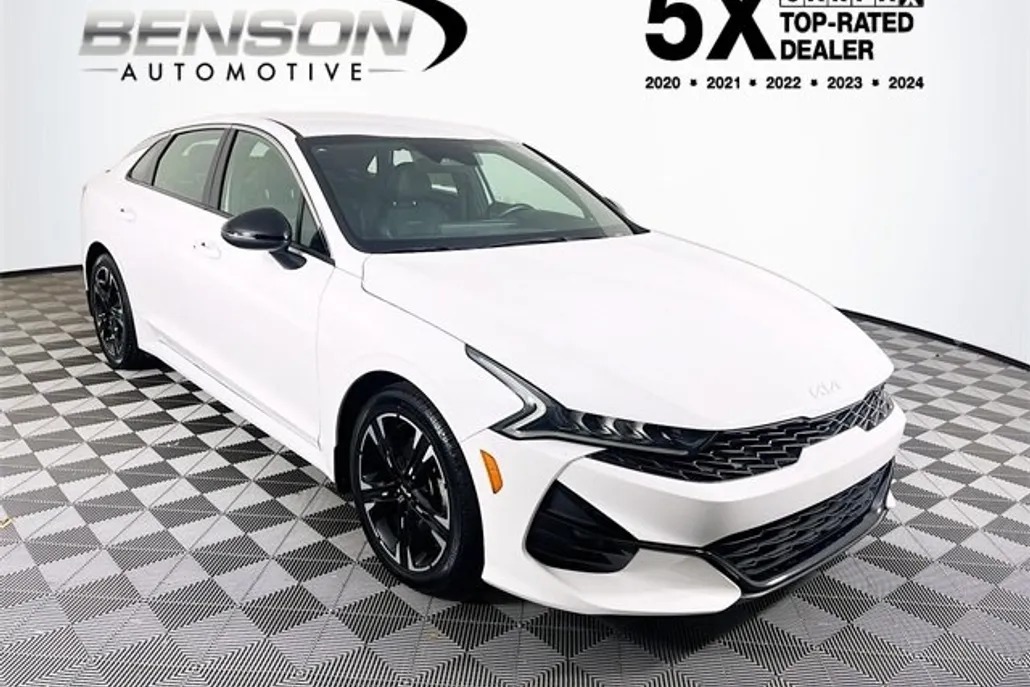 2022 Kia K5 GT-Line photo 1