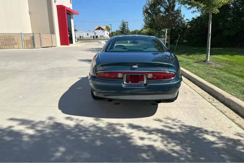 1995 Buick Riviera photo 1