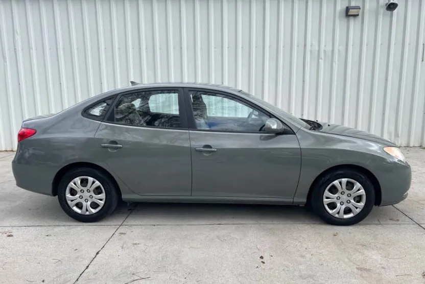 2010 Hyundai Elantra Blue GLS SE photo 1