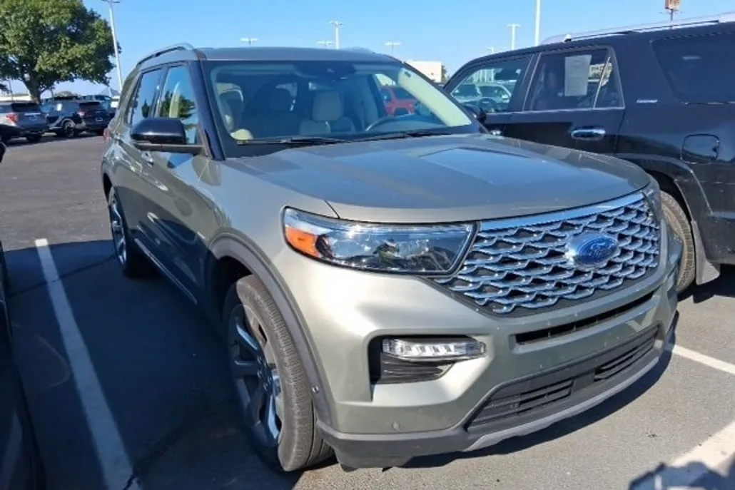 2020 Ford Explorer Platinum photo 1