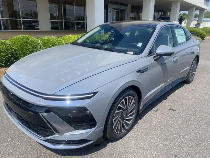 2025 Hyundai Sonata Hybrid Limited photo 1