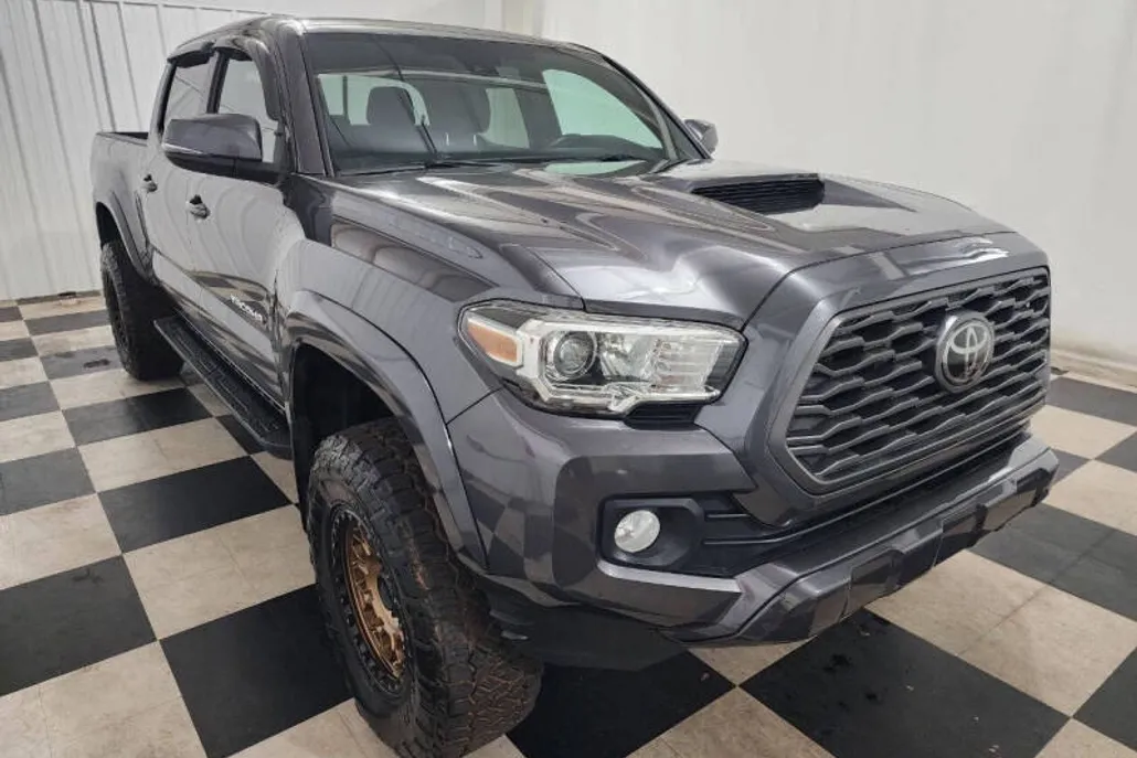 2021 Toyota Tacoma TRD Sport photo 1
