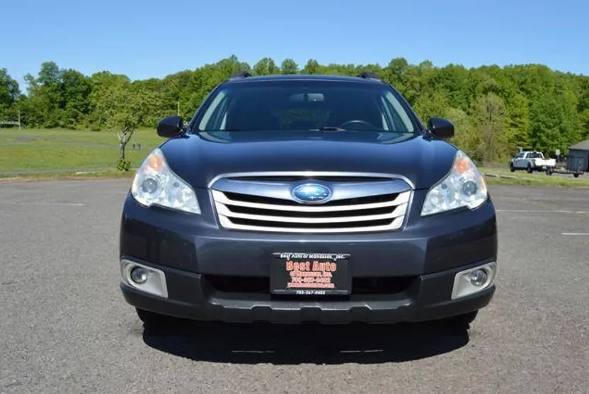 2010 Subaru Outback 2.5i Premium photo 1