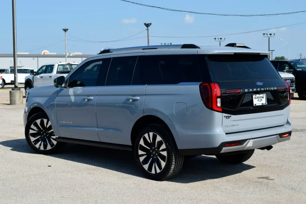 2025 Ford Expedition Platinum photo 1