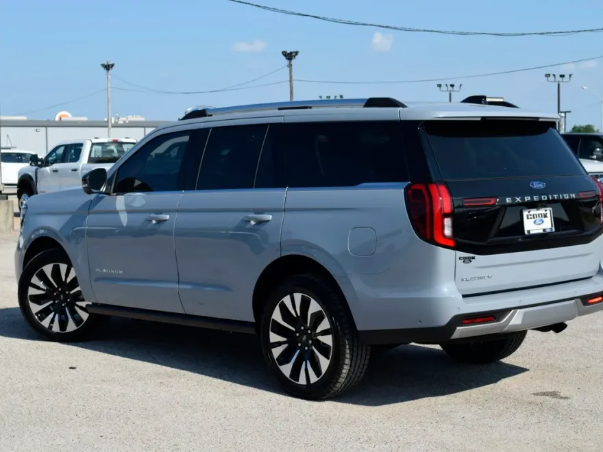 2025 Ford Expedition Platinum photo 1