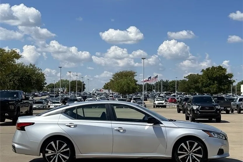 2021 Nissan Altima 2.5 SR photo 1