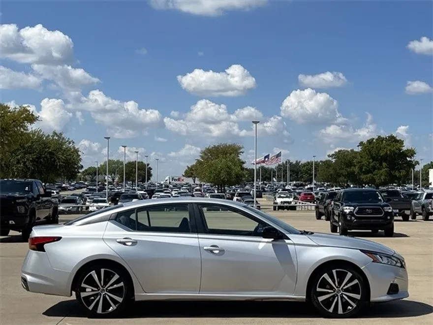2021 Nissan Altima 2.5 SR photo 1