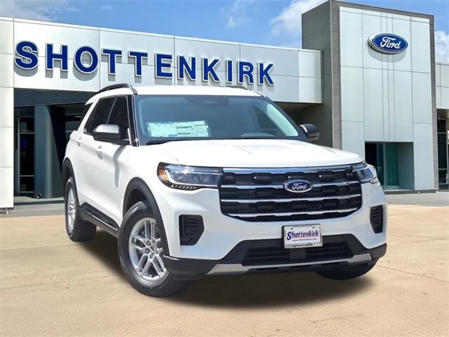 2025 Ford Explorer photo 1