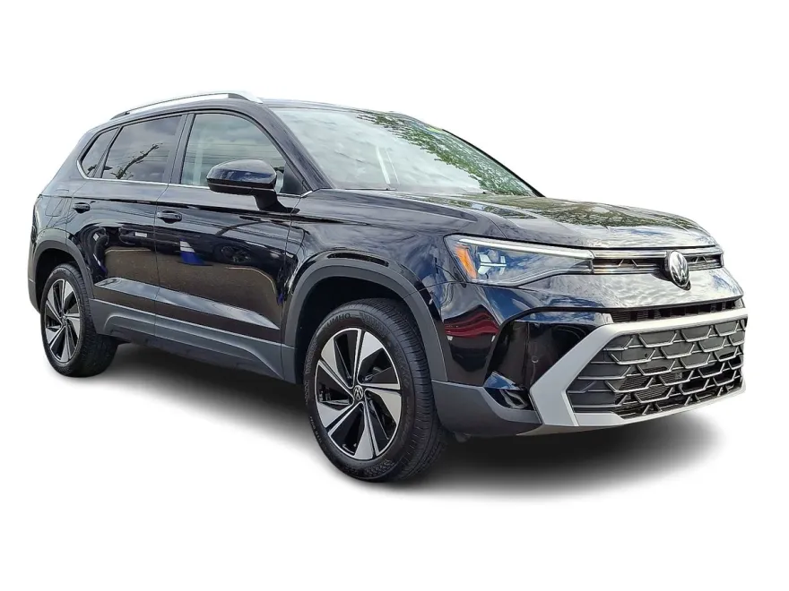 2025 Volkswagen Taos SE photo 1