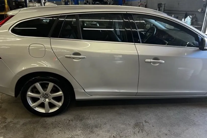 2017 Volvo V60 T5 Premier photo 1