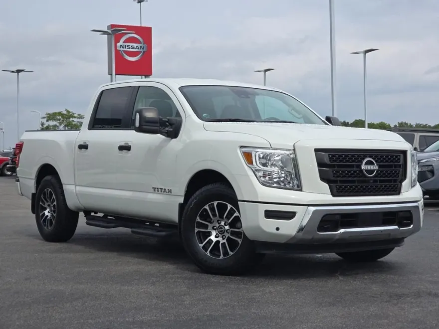 2024 Nissan Titan SV photo 1