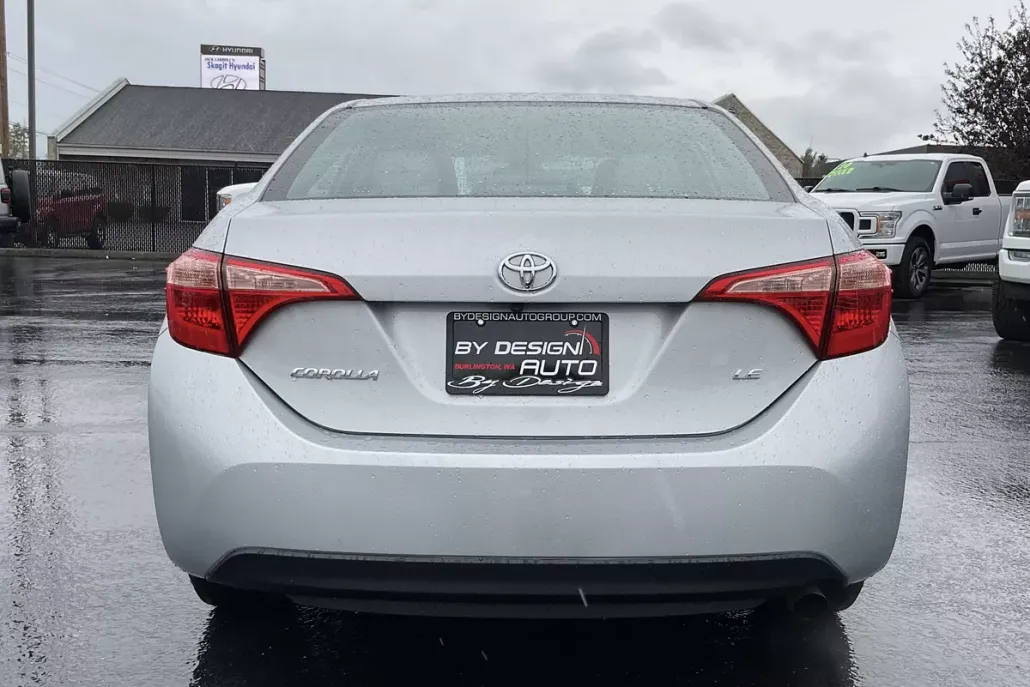 2019 Toyota Corolla LE photo 1