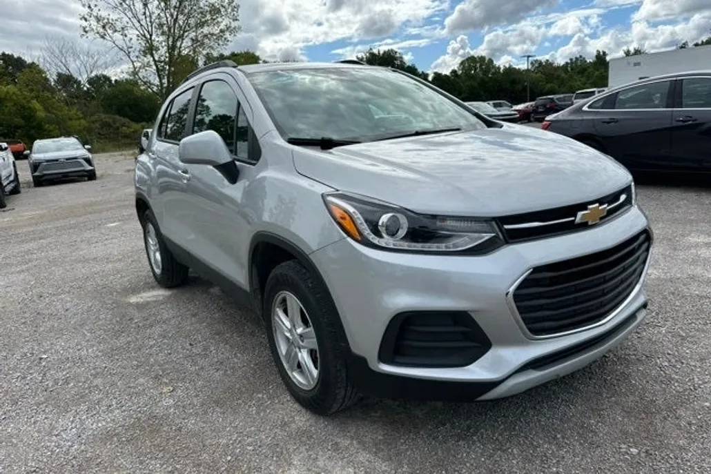 2022 Chevrolet Trax LT photo 1