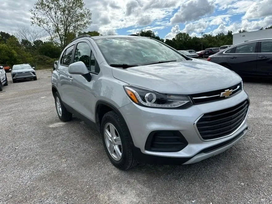 2022 Chevrolet Trax LT photo 1