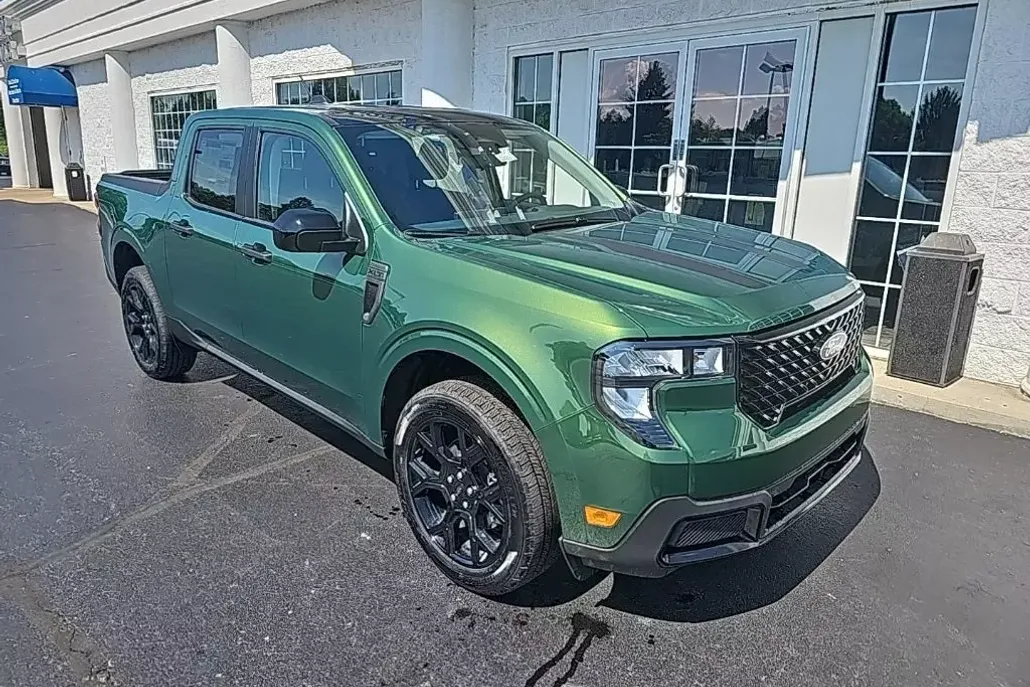 2025 Ford Maverick XLT photo 1