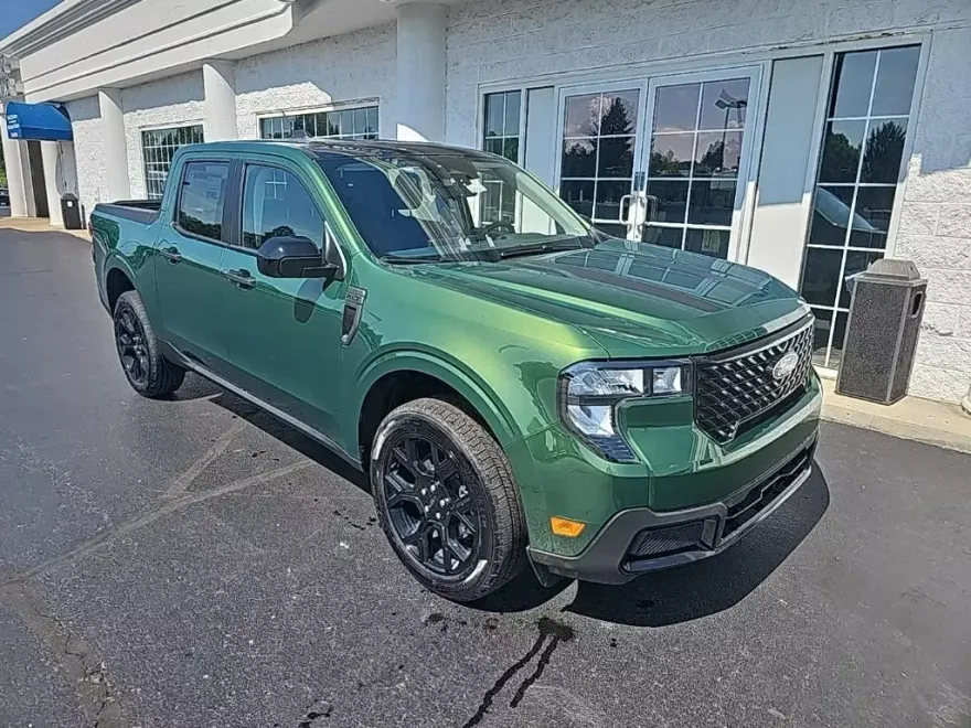 2025 Ford Maverick XLT photo 1