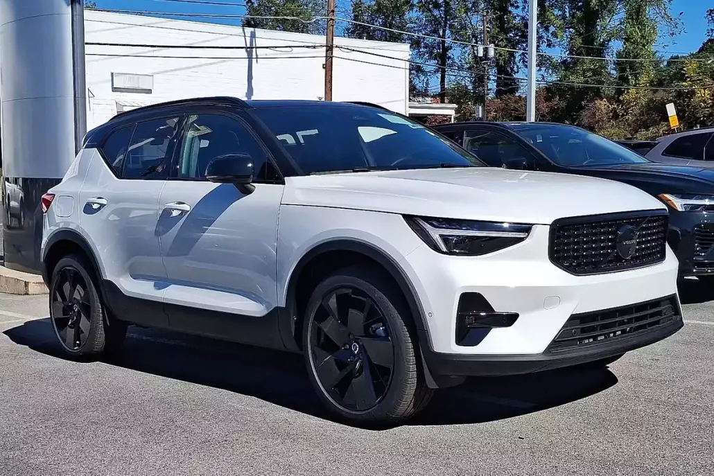 2026 Volvo XC40 photo 1