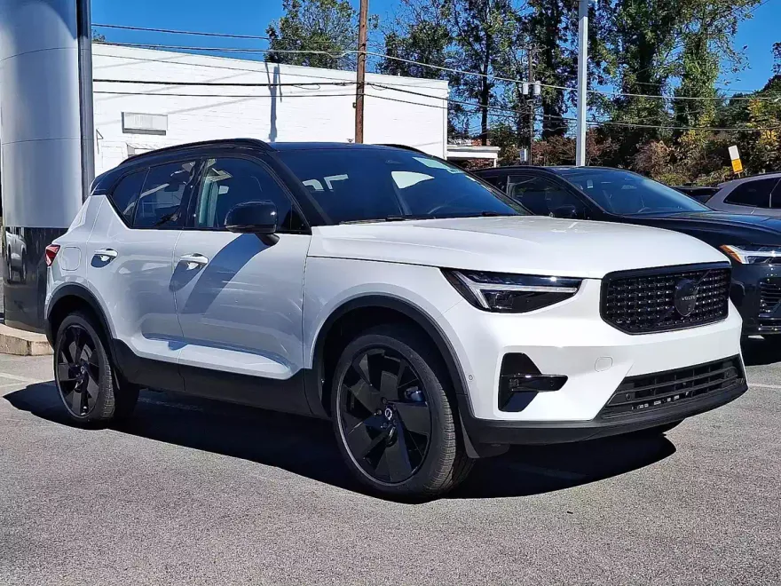 2026 Volvo XC40 photo 1