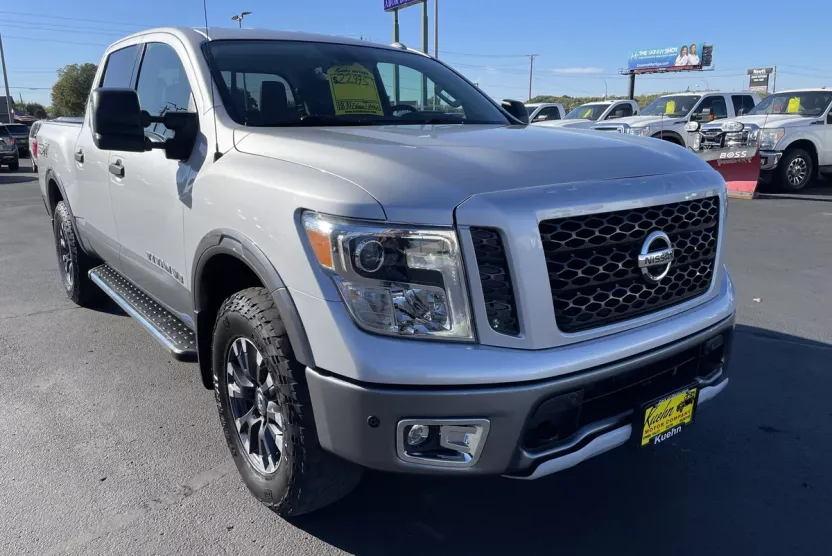 2018 Nissan Titan PRO-4X photo 1