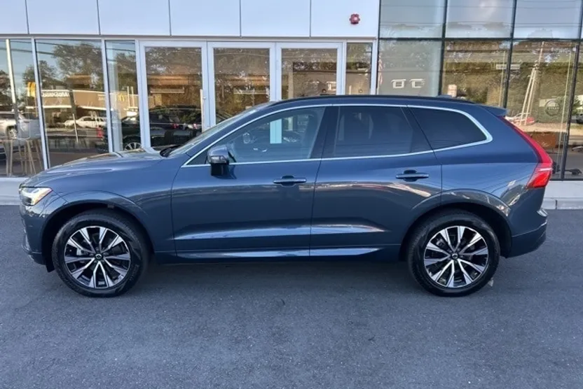 2023 Volvo XC60 B5 Core photo 1