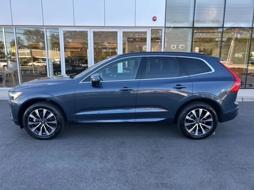 2023 Volvo XC60 B5 Core photo 1