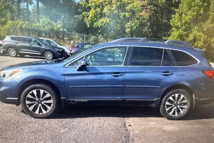 2016 Subaru Outback 2.5i Limited photo 1