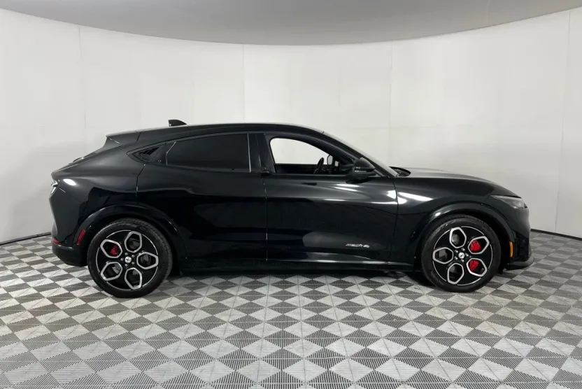 2023 Ford Mustang Mach-E GT photo 1